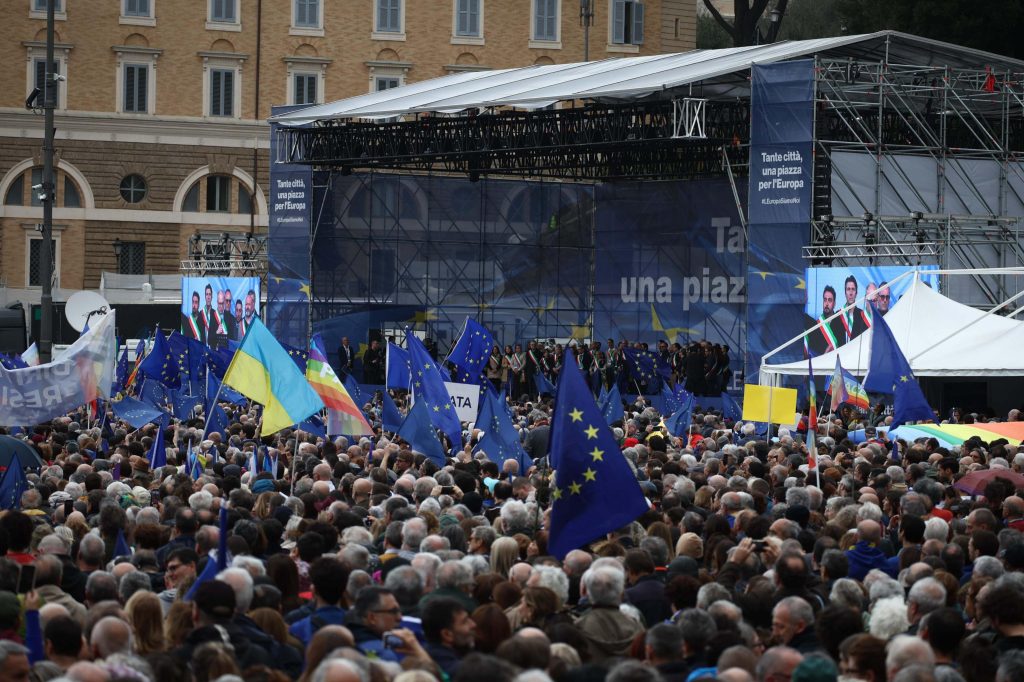 La manifestazione a Piazza del Popolo (foto Ansa)